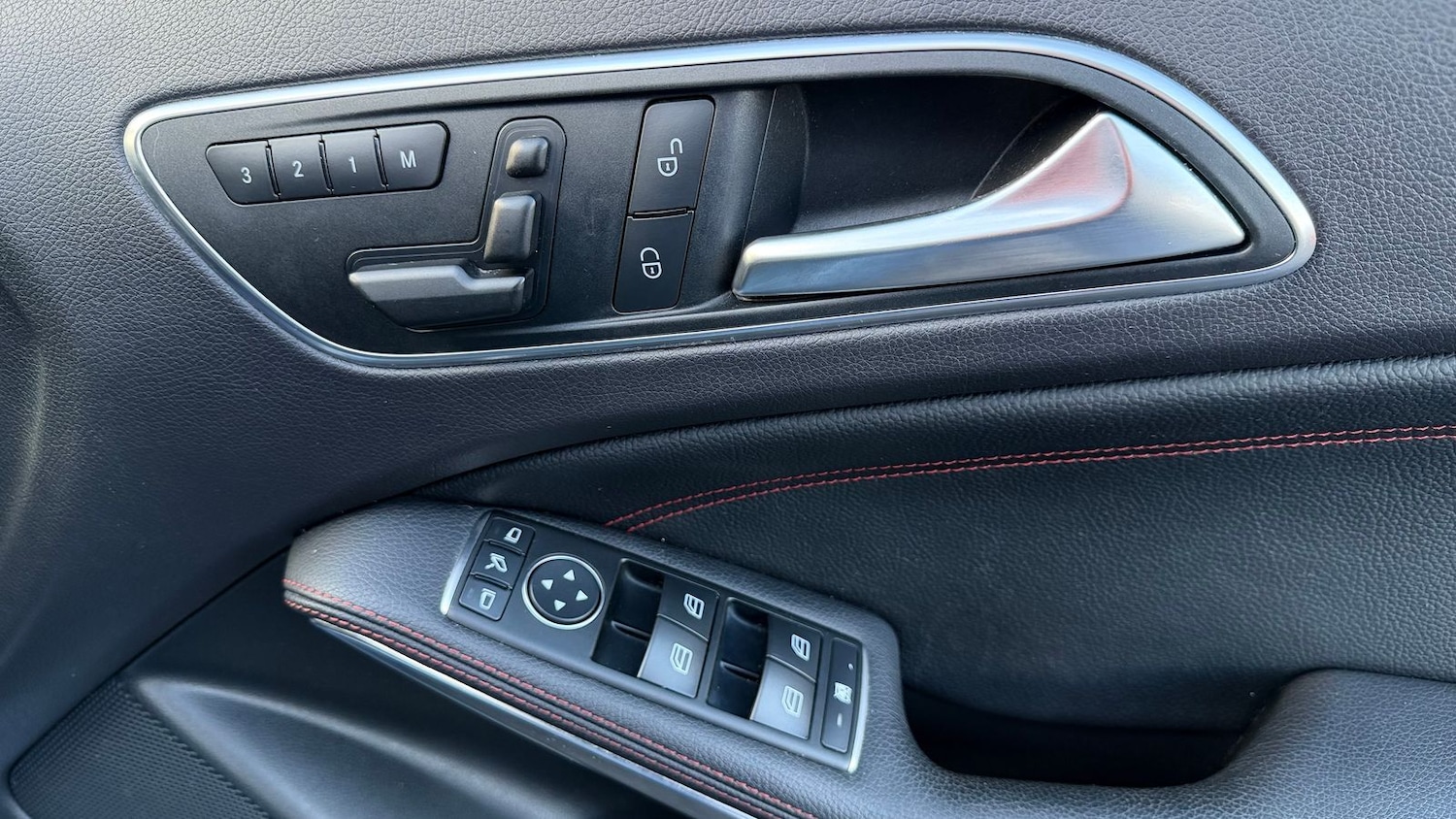 Used Mercedes-Benz A-Class 2013 for sale - 77552524: Photo 32