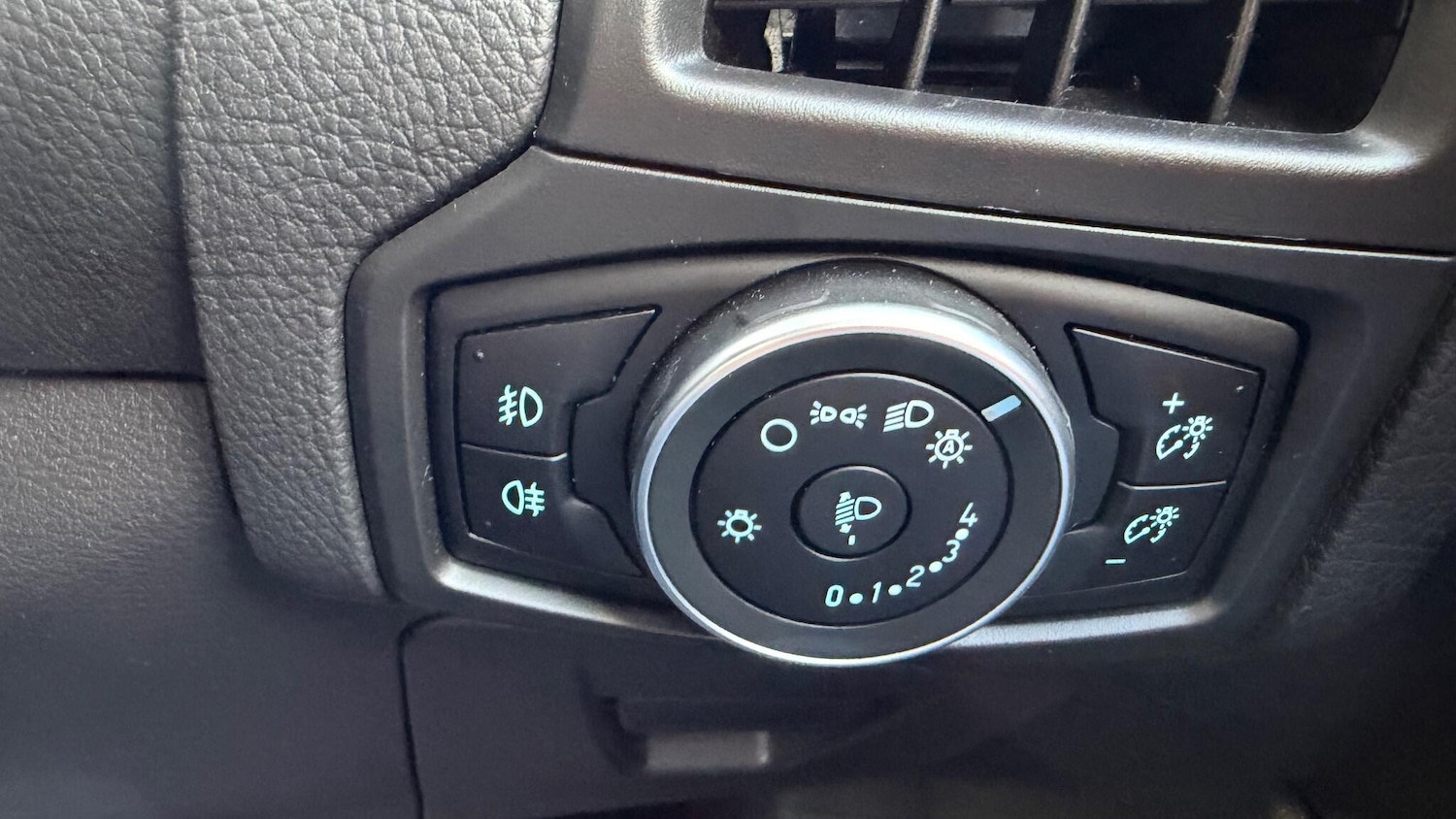 Used Ford Focus 2015 for sale - 76609432: Photo 31