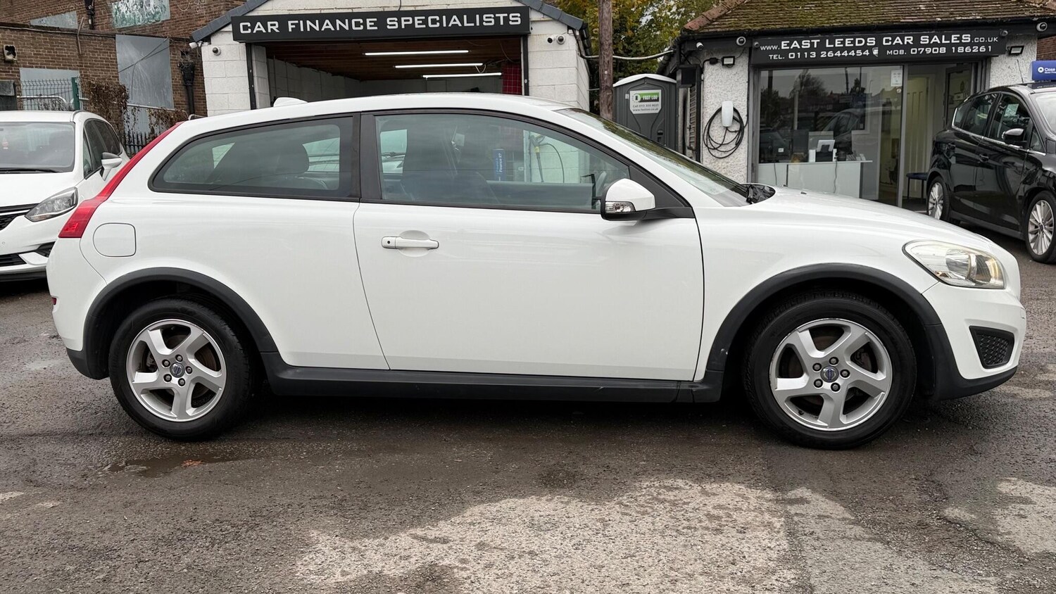 Used Volvo C30 2011 for sale - 76434558: Photo 2