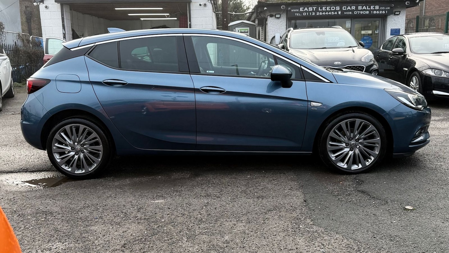 Used Vauxhall Astra 2017 for sale - 77360678: Photo 2