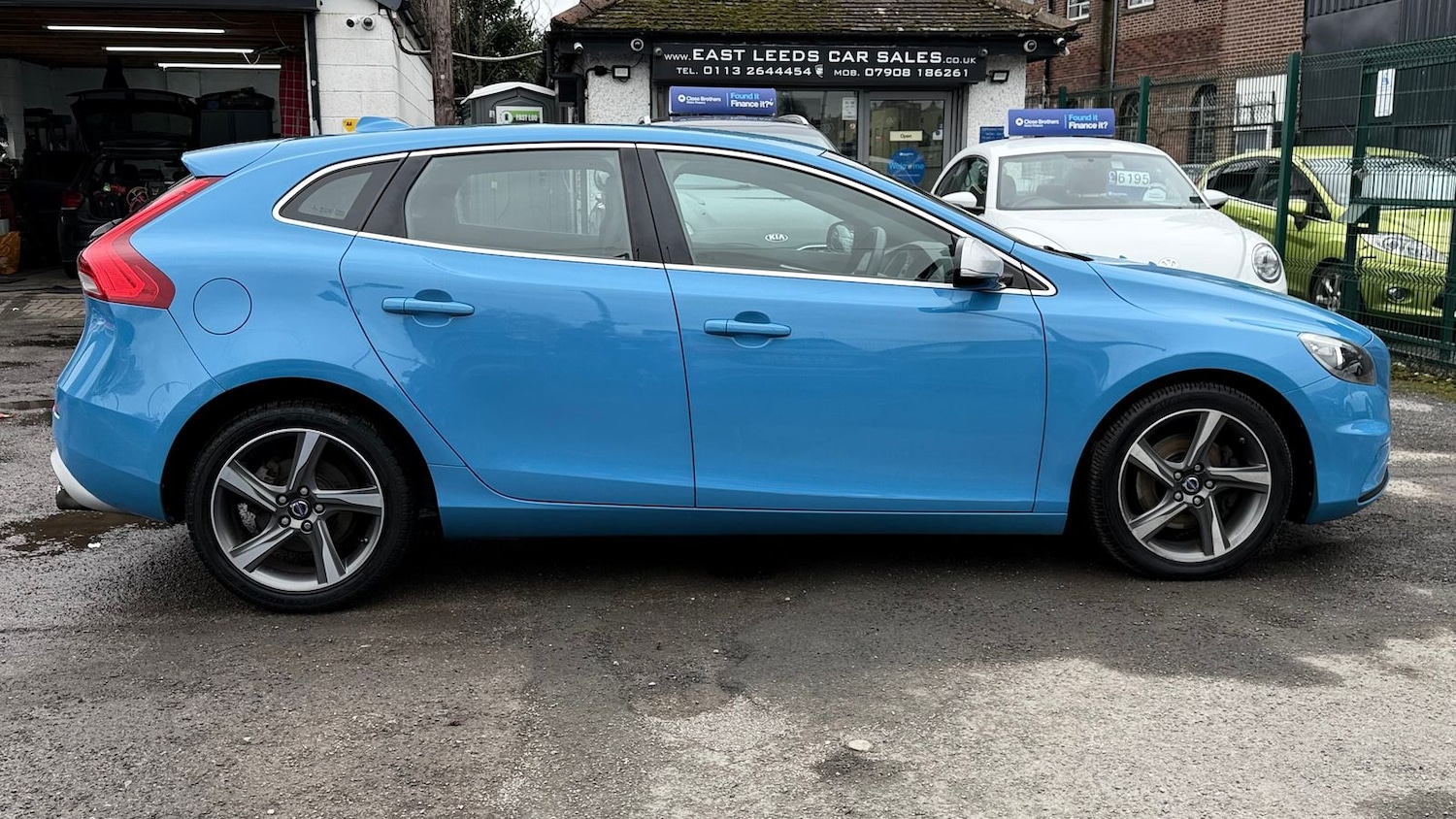 Used Volvo V40 2014 for sale - 77786332: Photo 2