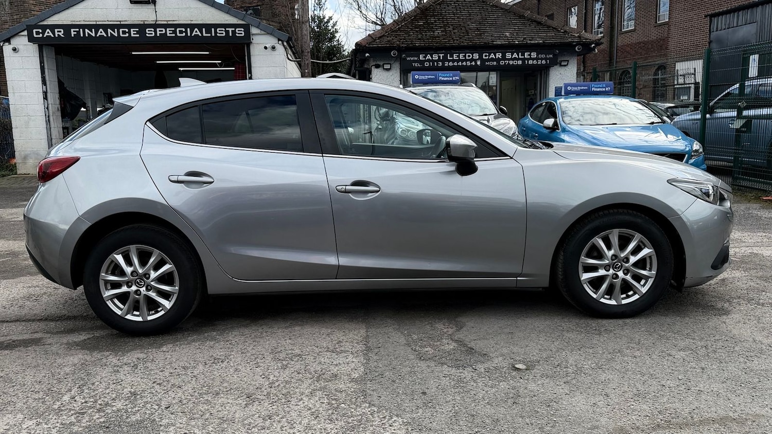 Used Mazda Mazda3 2016 for sale - 77971944: Photo 2