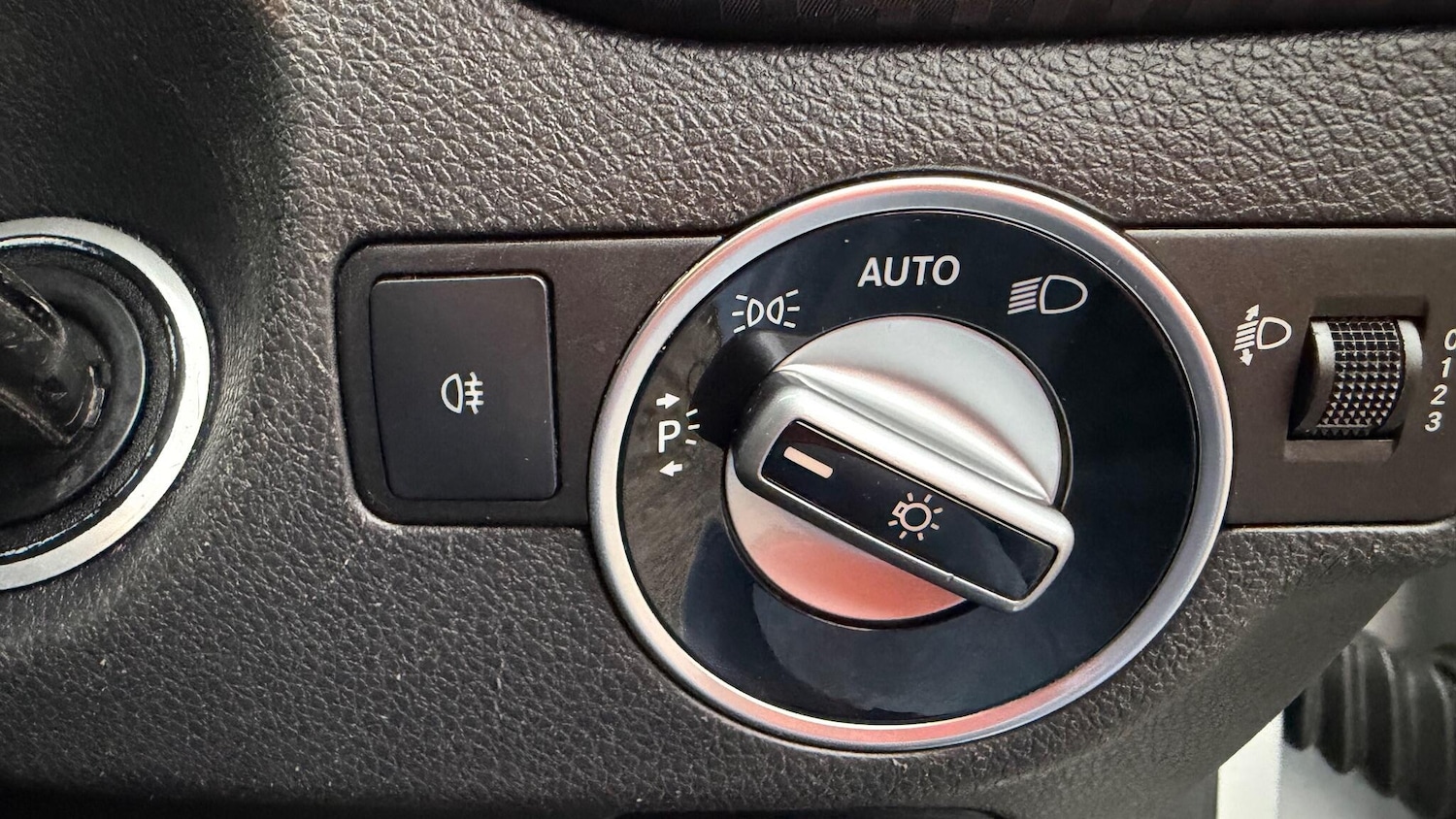 Used Mercedes-Benz A-Class 2017 for sale - 77614595: Photo 28