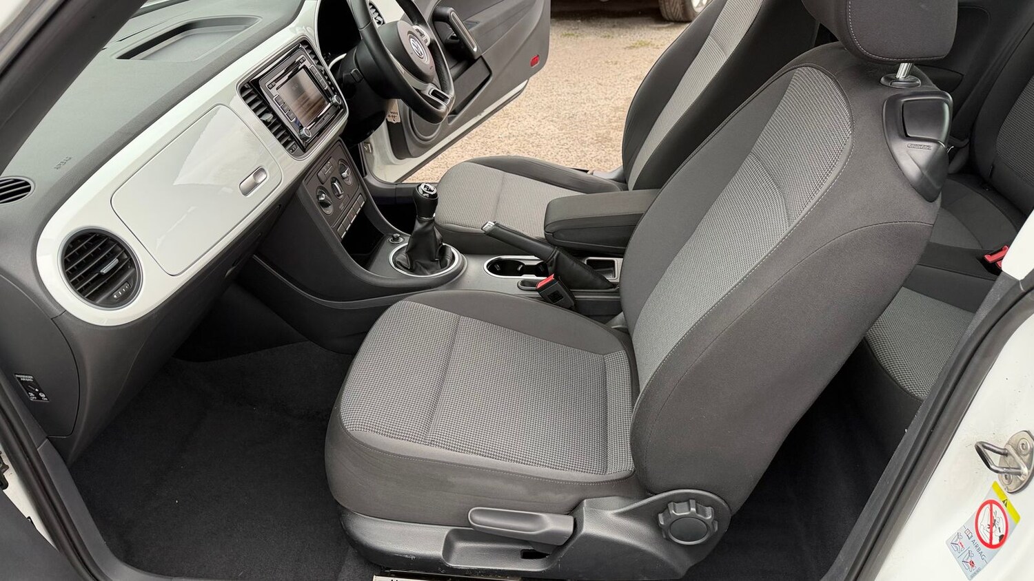 Used Volkswagen Beetle 2014 for sale - 77648224: Photo 16