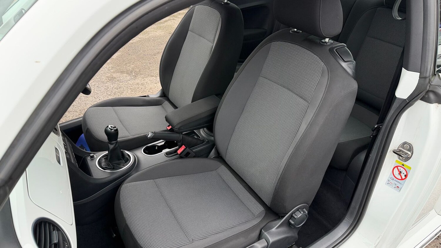 Used Volkswagen Beetle 2014 for sale - 77648224: Photo 18