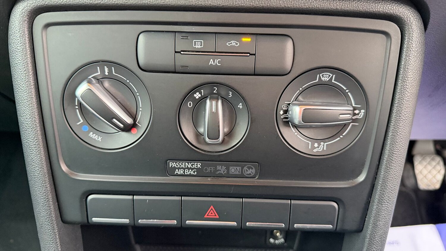 Used Volkswagen Beetle 2014 for sale - 77648224: Photo 22