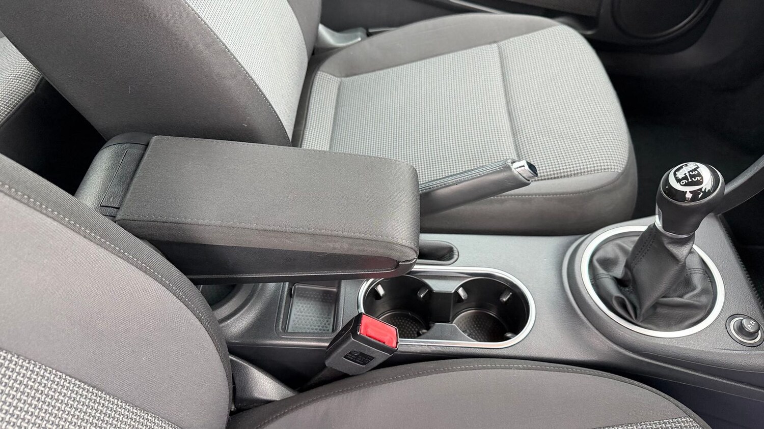 Used Volkswagen Beetle 2014 for sale - 77648224: Photo 29