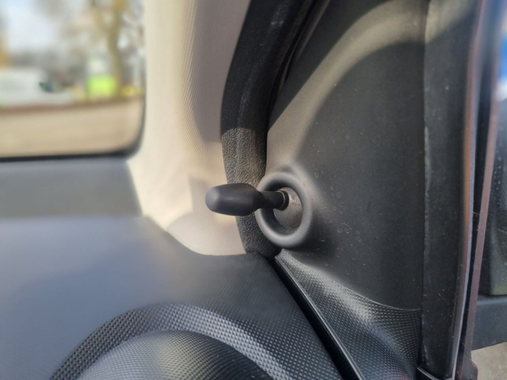 Used Toyota AYGO 2013 for sale - 77770472: Photo 15