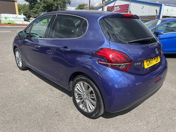 Used Peugeot 208 2017 for sale - 79394388: Photo