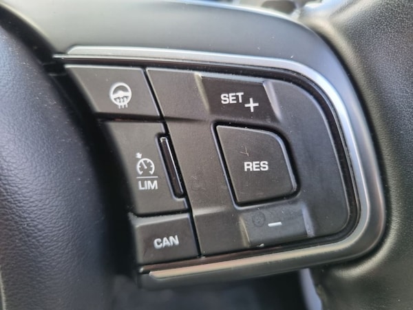 Used Jaguar XE 2016 for sale - 74756750: Photo 24