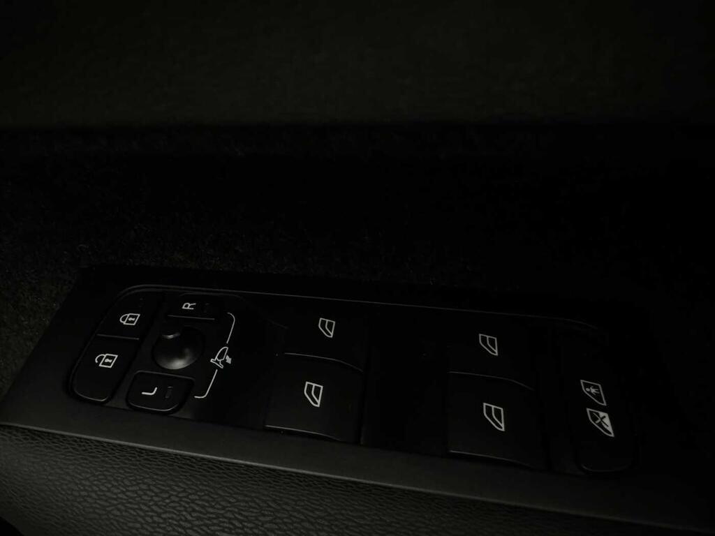 Used Volvo XC40 2023 for sale - 76666842: Photo 21