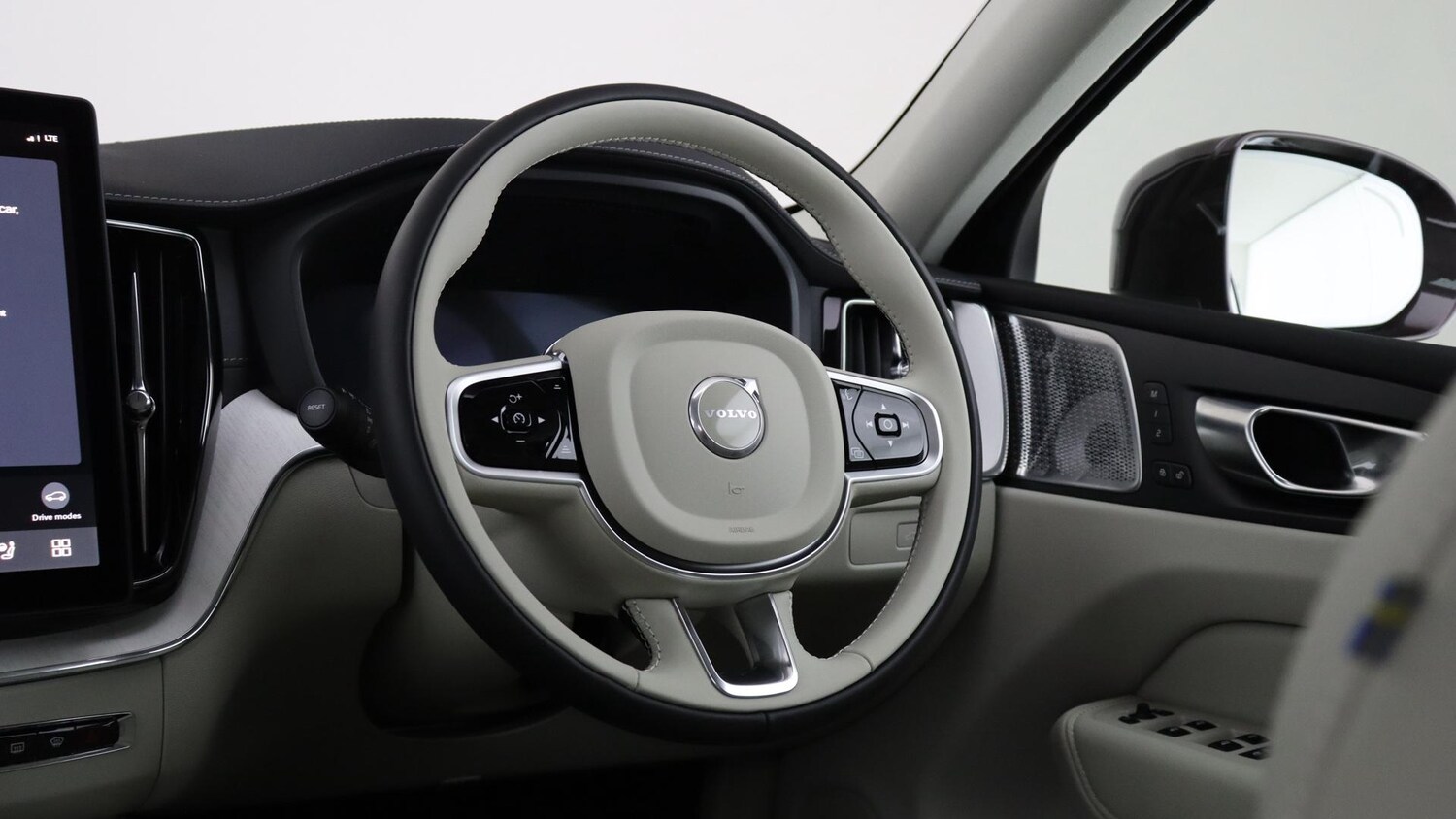 Used Volvo XC60 2025 for sale - 76072846: Photo 10