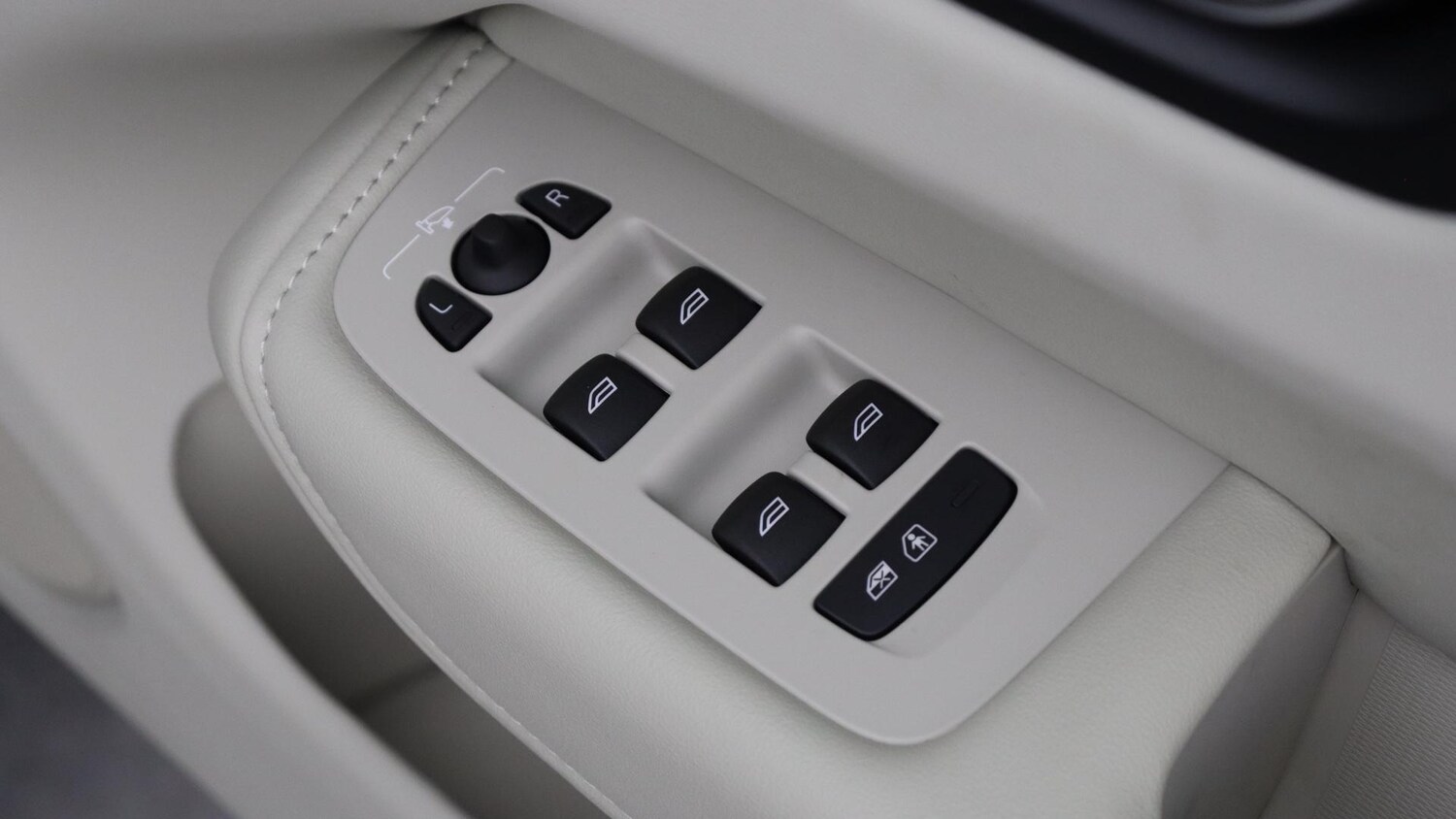 Used Volvo XC60 2025 for sale - 76072846: Photo 23