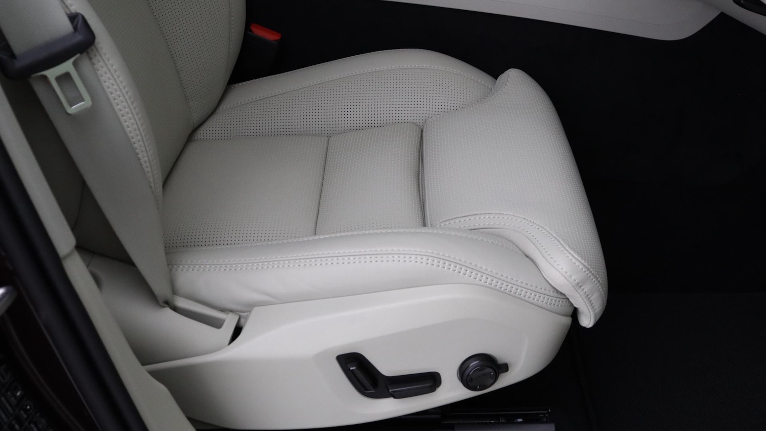 Used Volvo XC60 2025 for sale - 76072846: Photo 29
