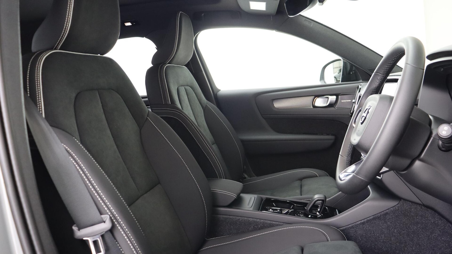 Used Volvo XC40 2025 for sale - 76138580: Photo 11