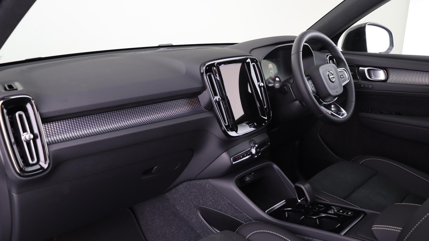 Used Volvo XC40 2025 for sale - 76138580: Photo 14