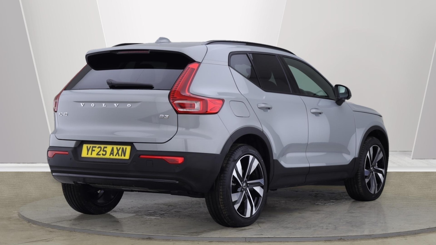 Used Volvo XC40 2025 for sale - 76138580: Photo 2