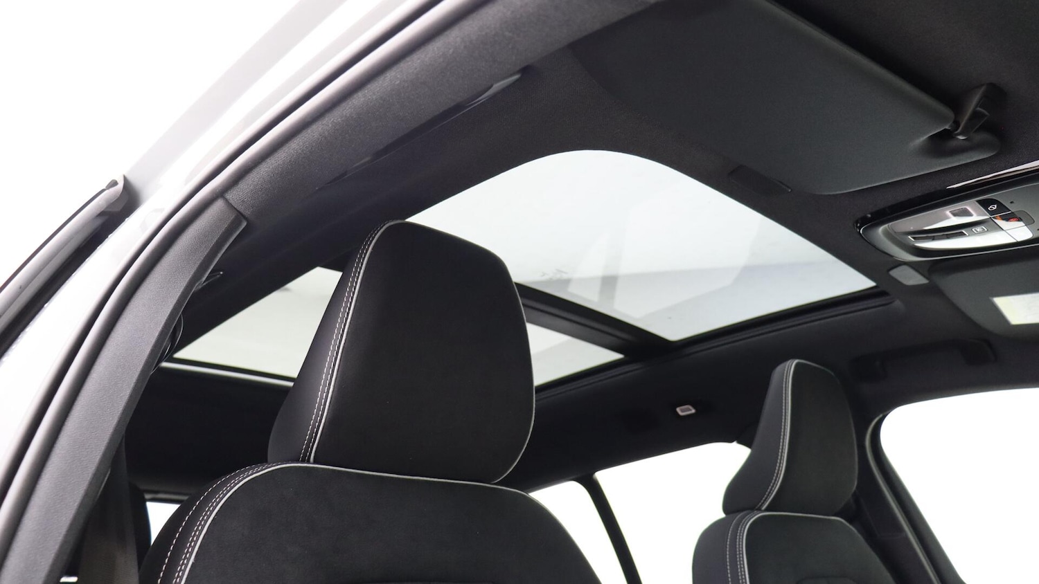 Used Volvo XC40 2025 for sale - 76138580: Photo 28
