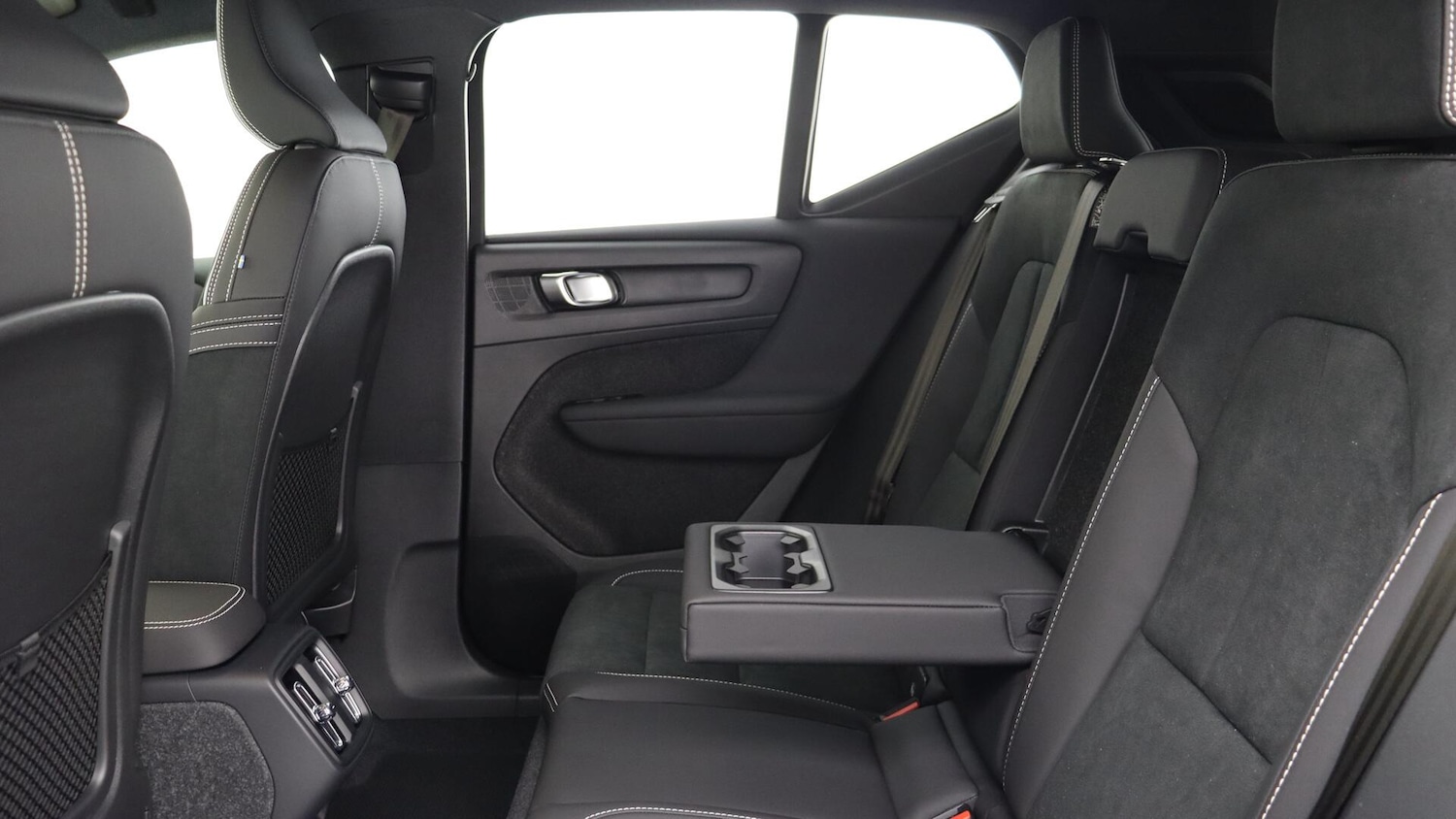 Used Volvo XC40 2025 for sale - 76138580: Photo 30