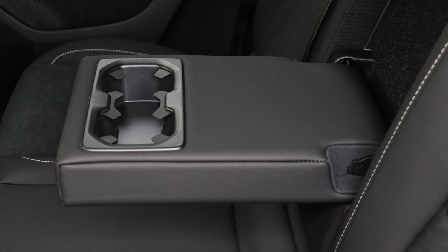Used Volvo XC40 2025 for sale - 76138580: Photo 31