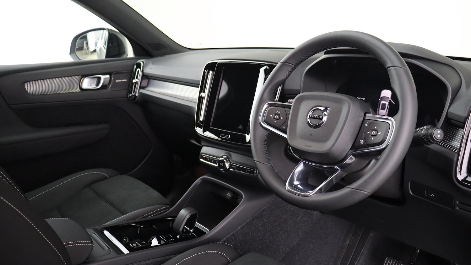 Used Volvo XC40 2025 for sale - 76138580: Photo 4