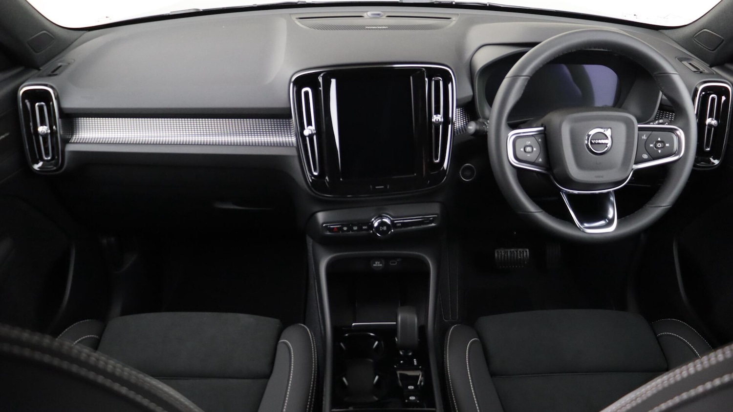 Used Volvo XC40 2025 for sale - 76138580: Photo 5