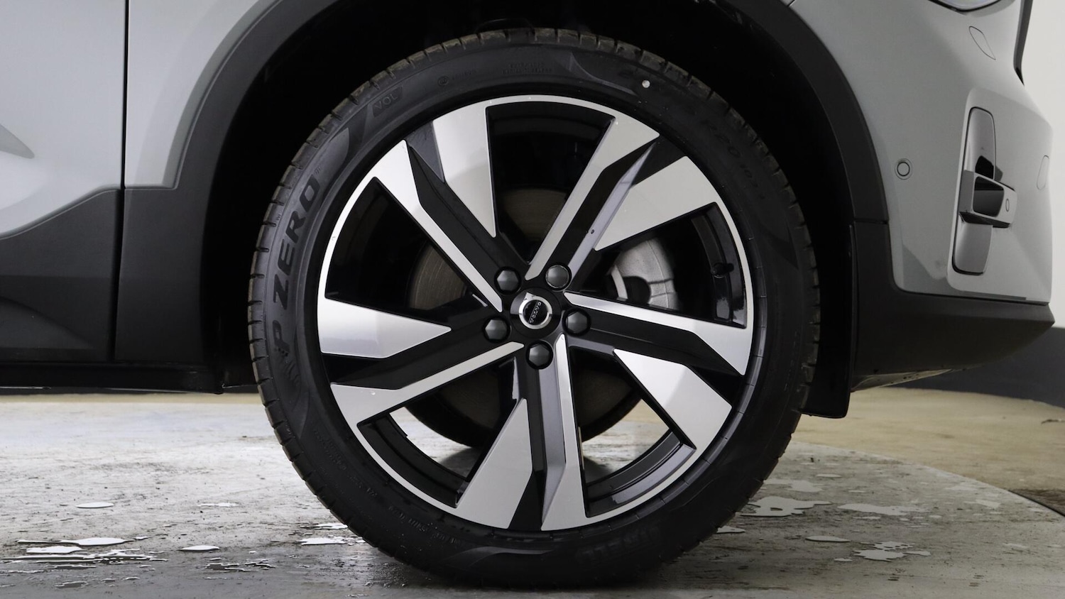 Used Volvo XC40 2025 for sale - 76138580: Photo 9