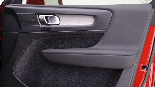 Used Volvo XC40 2025 for sale - 76189248: Photo 28