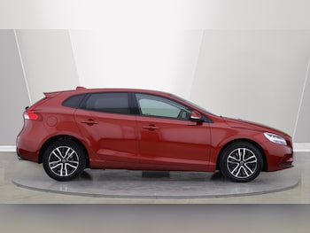 Used Volvo V40 2019 for sale - 75520427: Photo