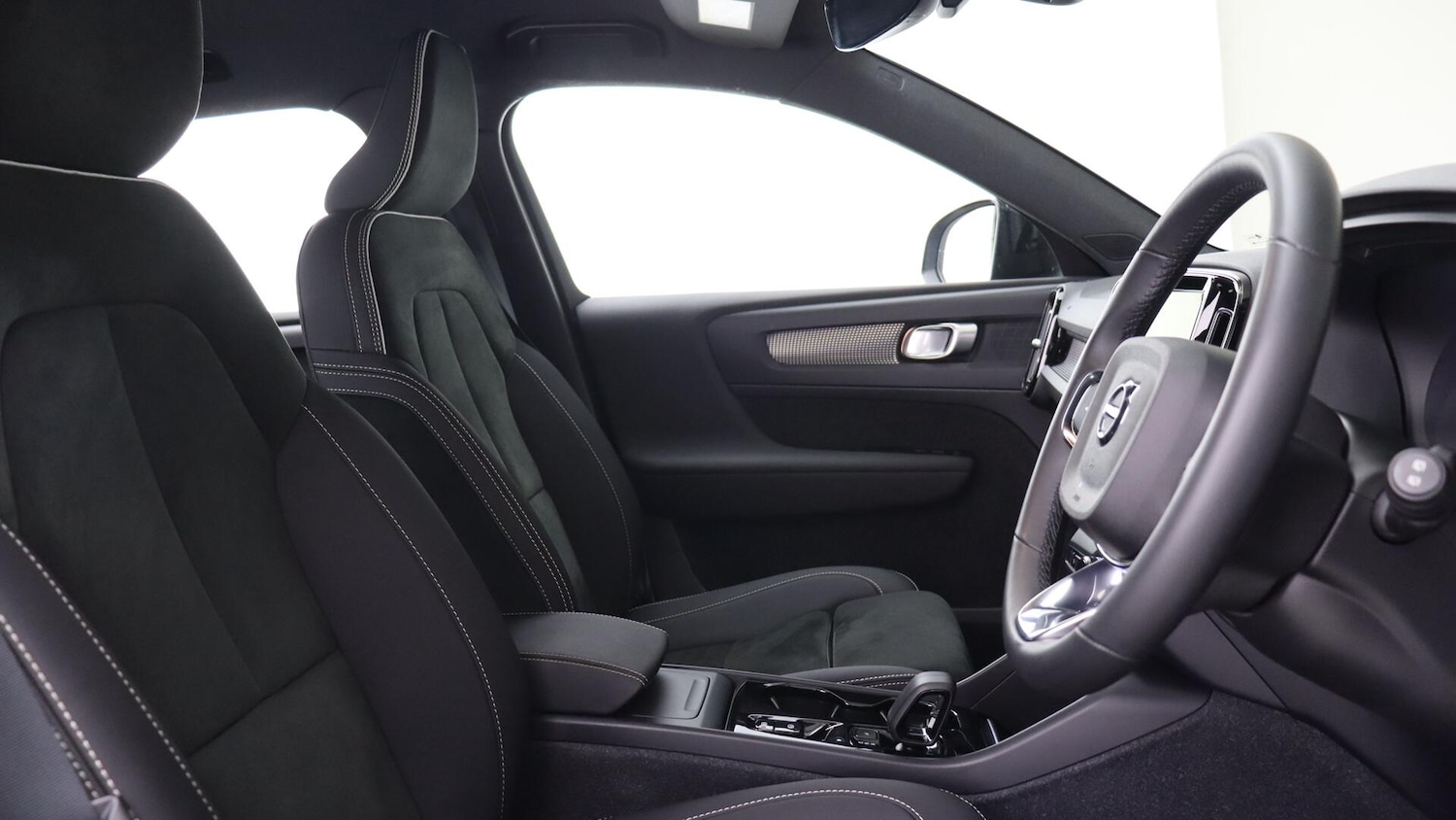 Used Volvo XC40 2023 for sale - 75808769: Photo 14