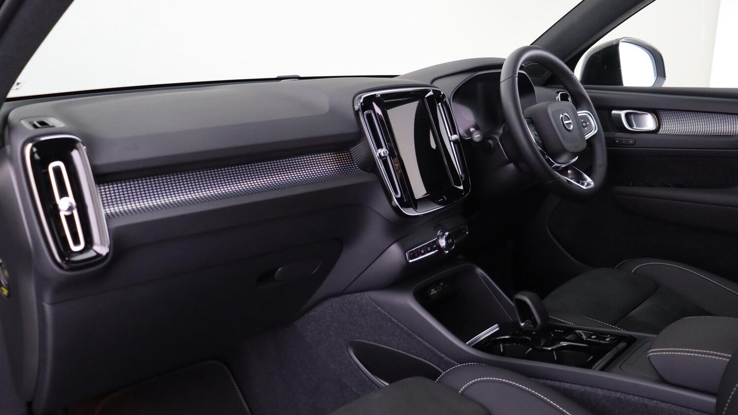 Used Volvo XC40 2023 for sale - 75808769: Photo 15