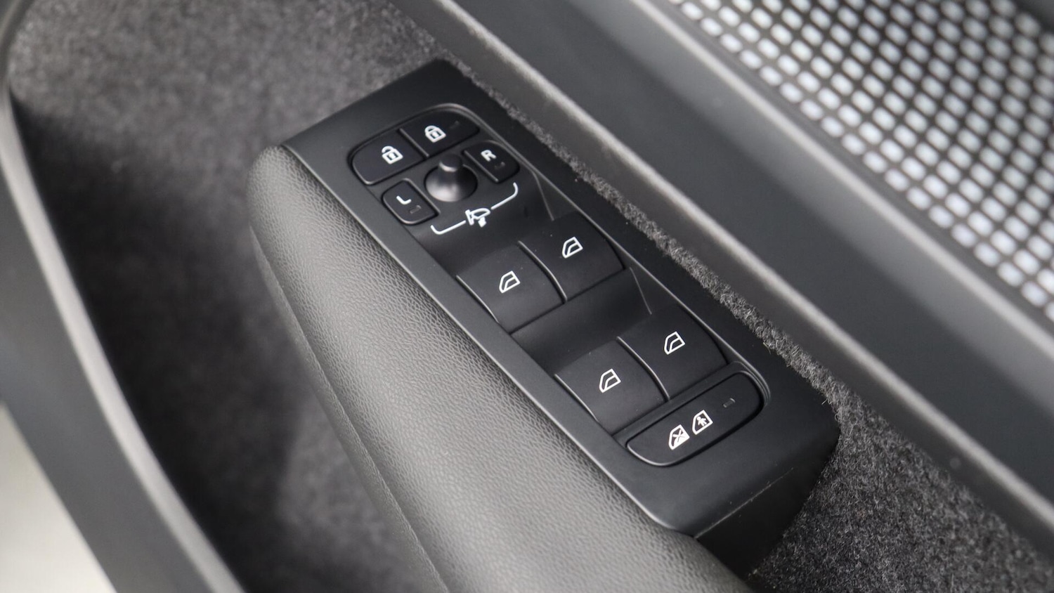Used Volvo XC40 2023 for sale - 75808769: Photo 23