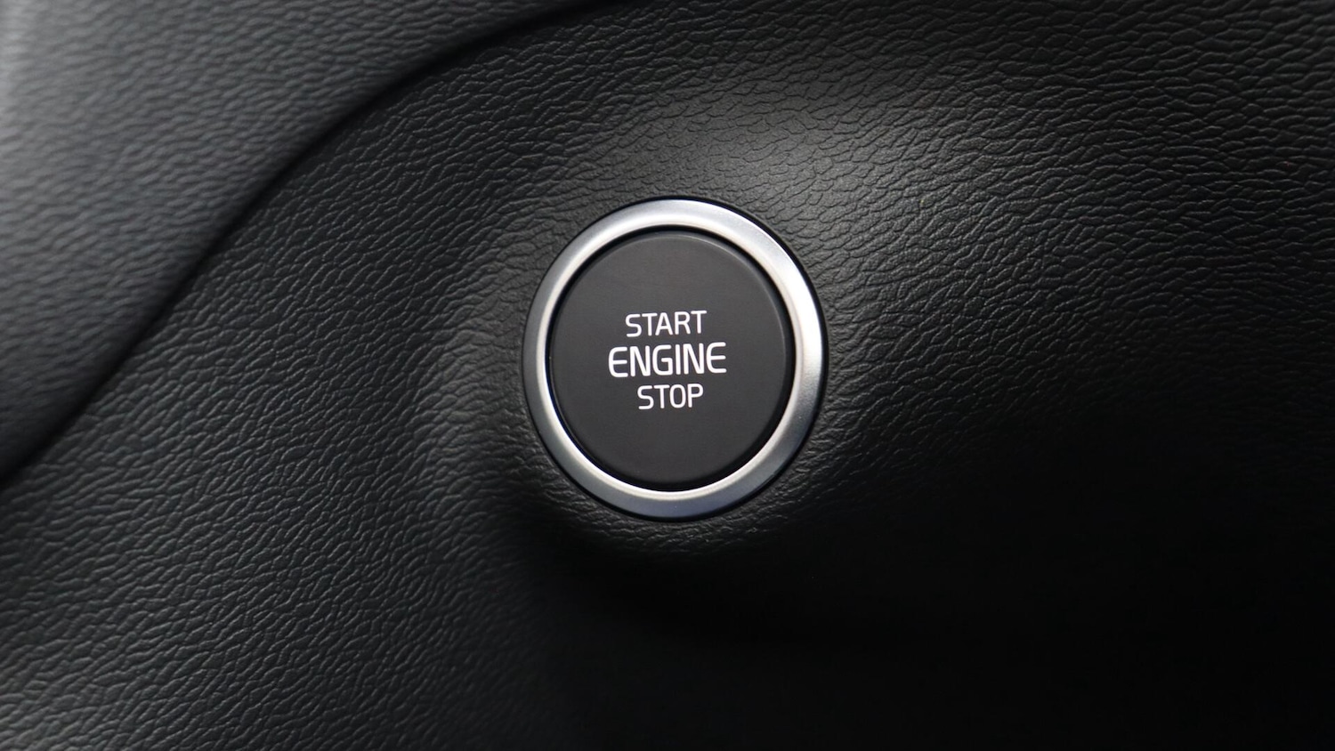 Used Volvo XC40 2023 for sale - 75808769: Photo 25