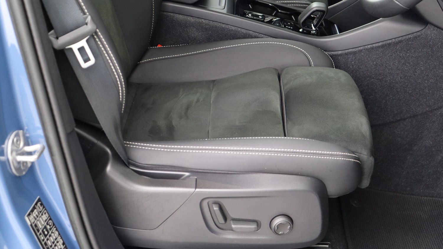 Used Volvo XC40 2023 for sale - 75808769: Photo 28