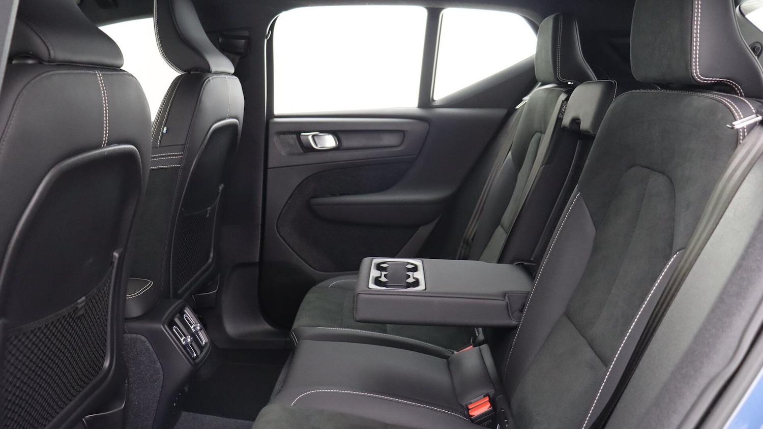 Used Volvo XC40 2023 for sale - 75808769: Photo 30