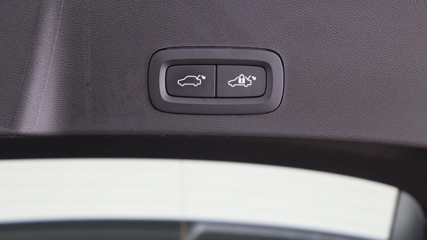 Used Volvo XC40 2023 for sale - 75808769: Photo 32