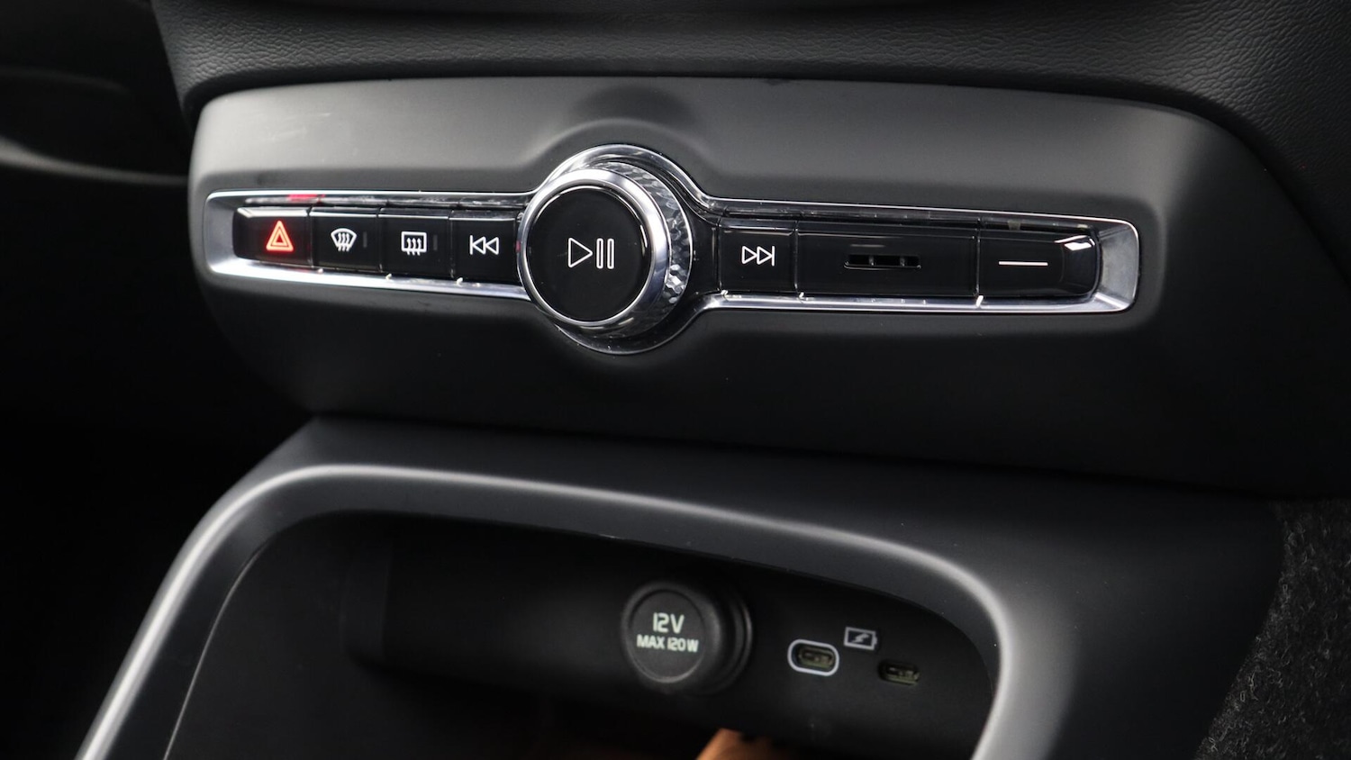 Used Volvo XC40 2023 for sale - 75808769: Photo 34