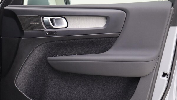 Used Volvo XC40 2025 for sale - 76188439: Photo 28