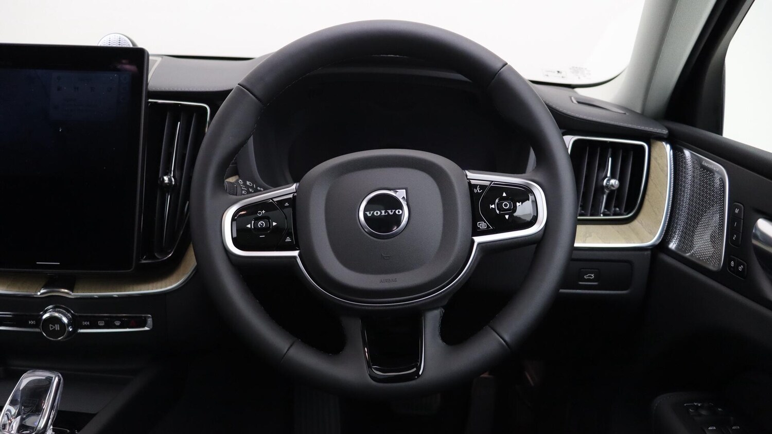 Used Volvo XC60 2025 for sale - 76060442: Photo 10
