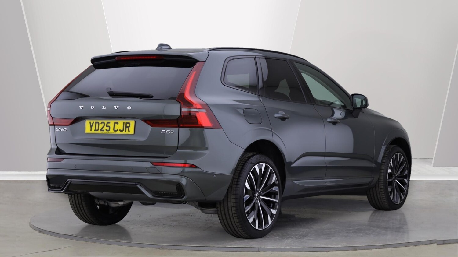 Used Volvo XC60 2025 for sale - 76060442: Photo 2
