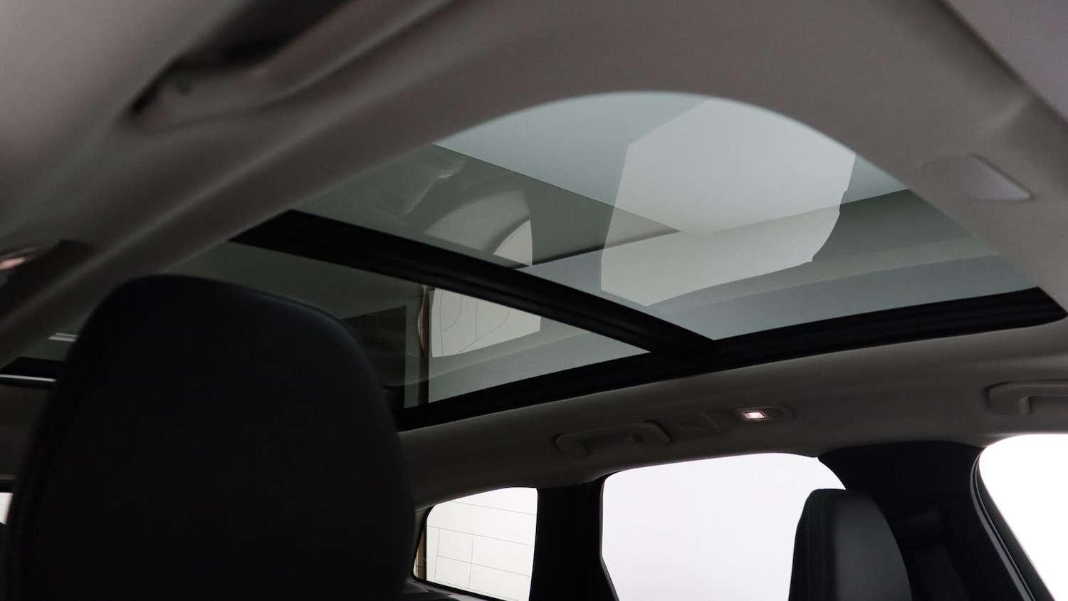 Used Volvo XC60 2025 for sale - 76060442: Photo 31
