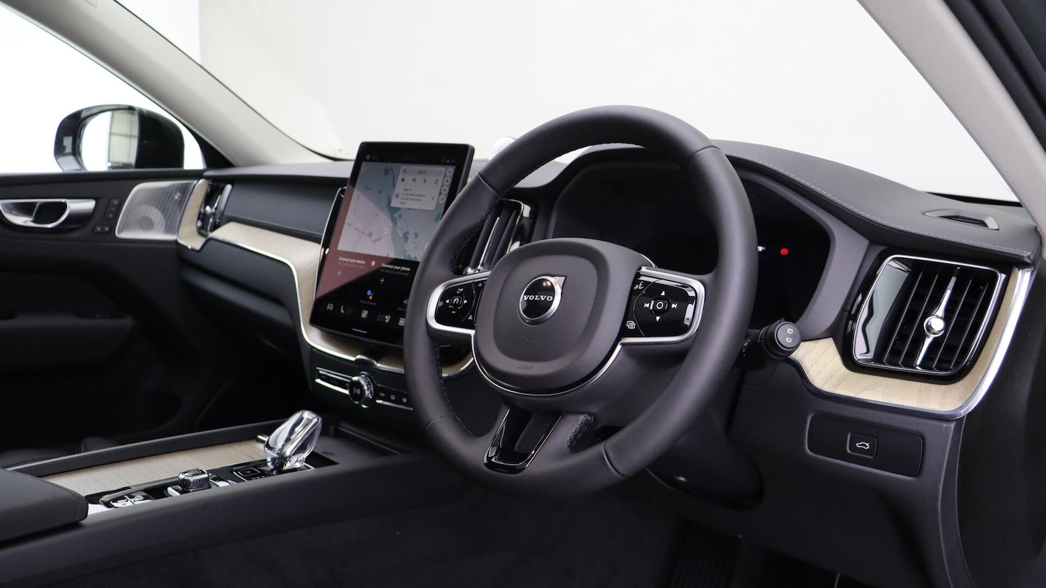 Used Volvo XC60 2025 for sale - 76060442: Photo 4