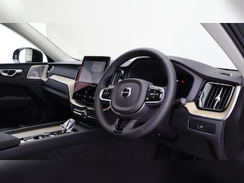 Used Volvo XC60 2025 for sale - 76060442: Photo 4
