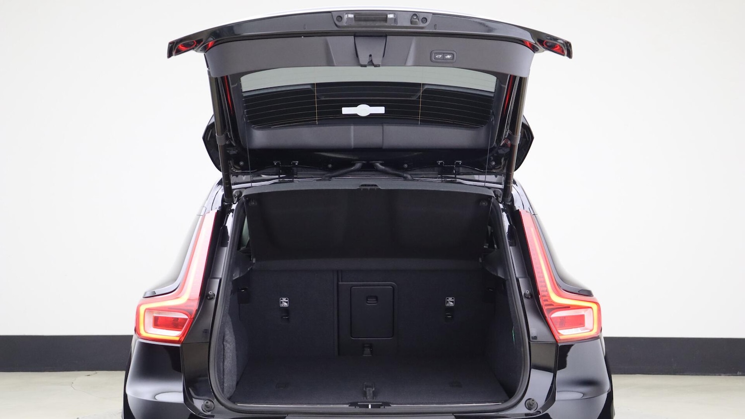 Used Volvo XC40 2025 for sale - 76158975: Photo 13