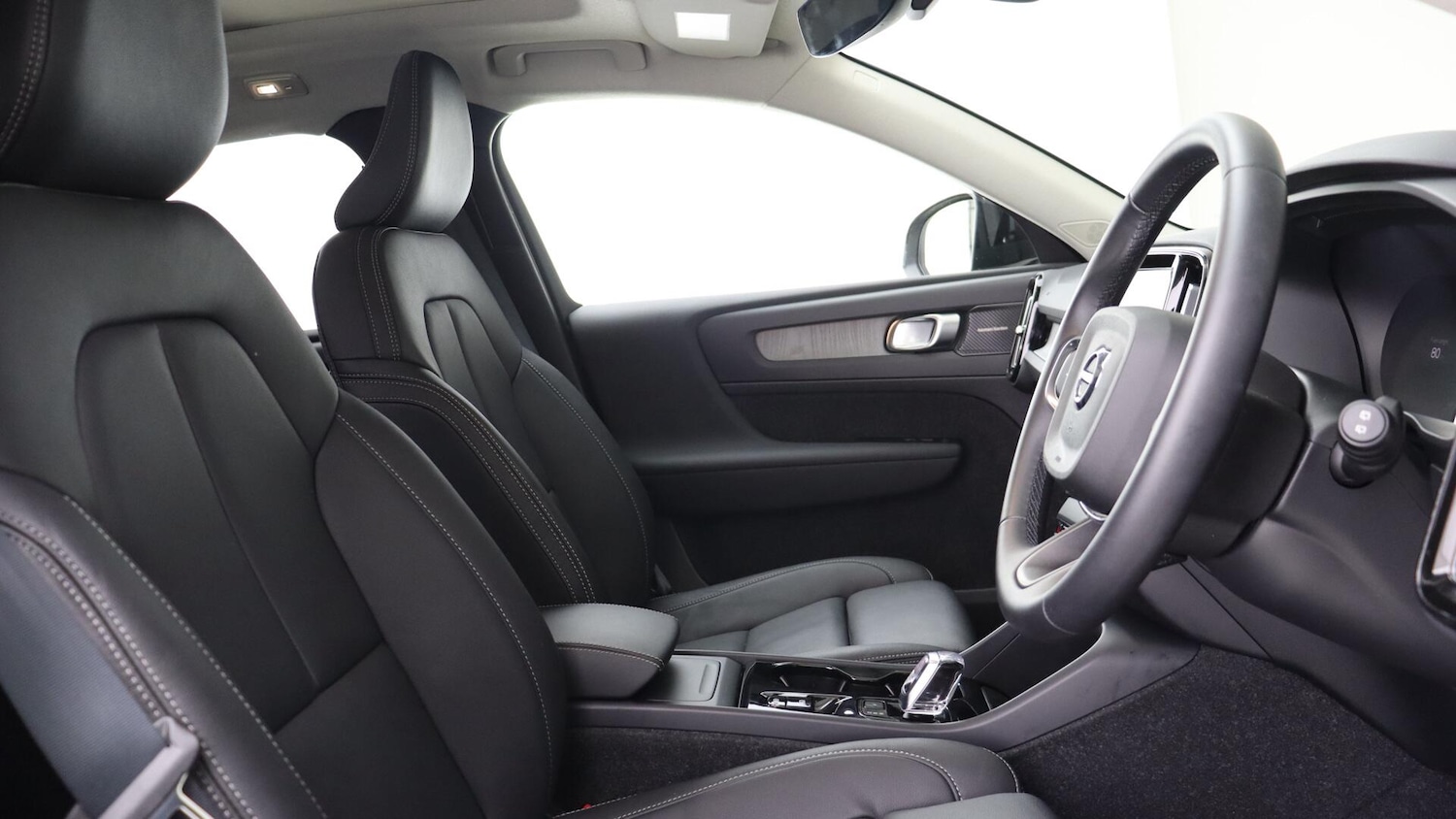 Used Volvo XC40 2025 for sale - 76158975: Photo 14