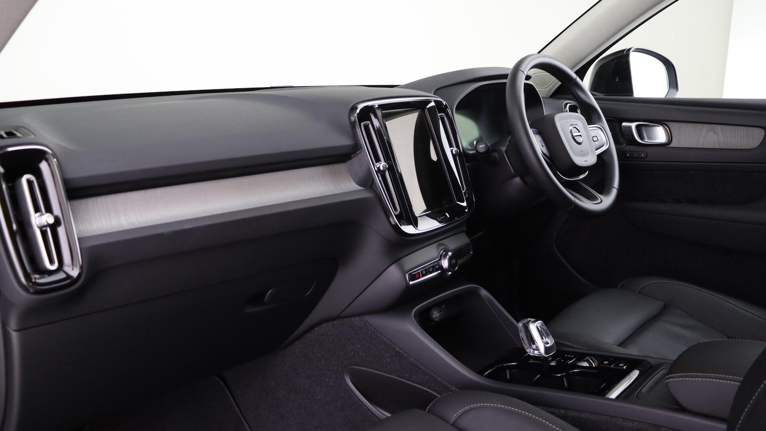 Used Volvo XC40 2025 for sale - 76158975: Photo 15