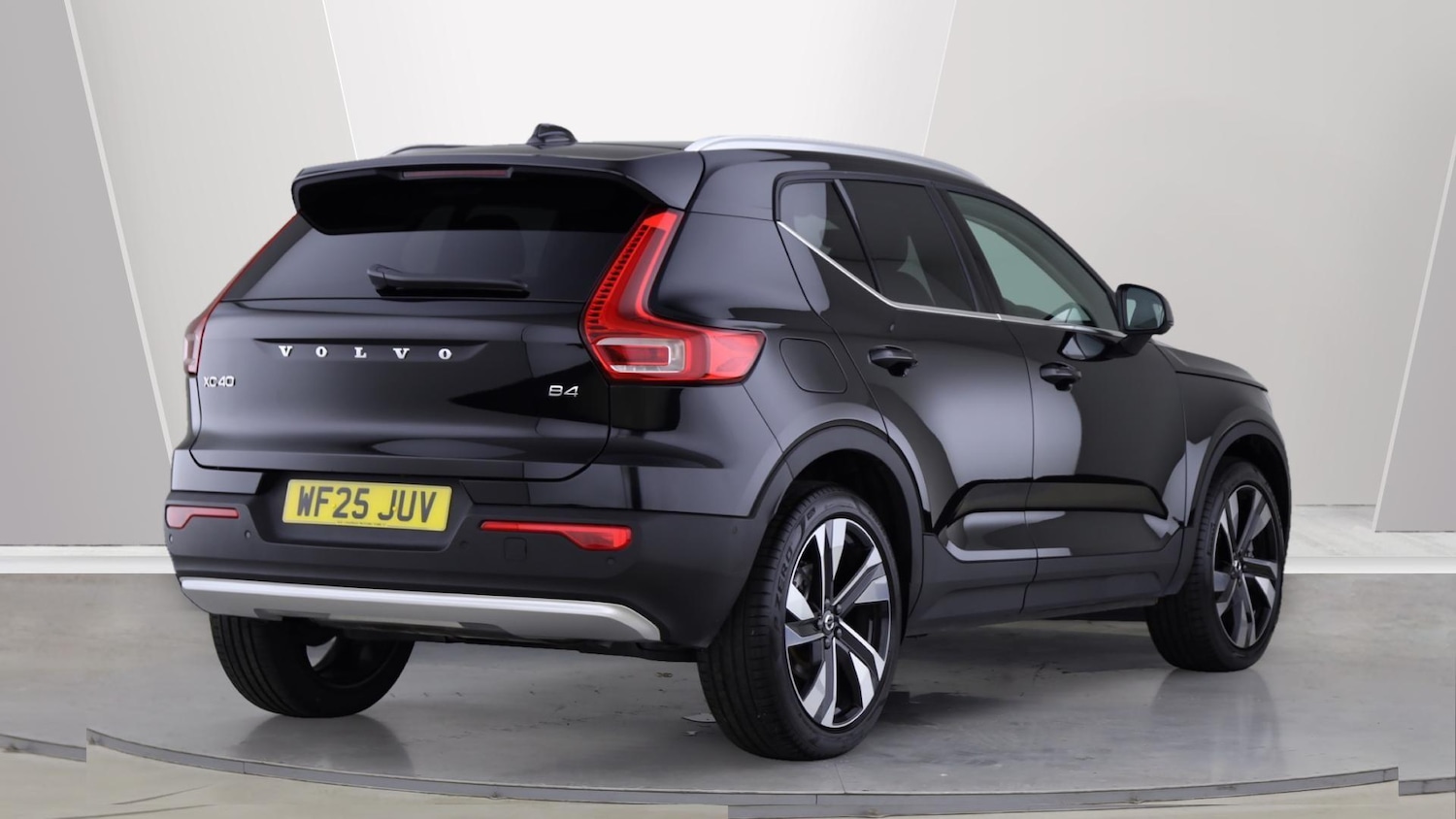 Used Volvo XC40 2025 for sale - 76158975: Photo 2
