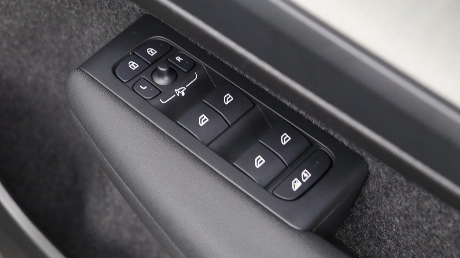 Used Volvo XC40 2025 for sale - 76158975: Photo 23