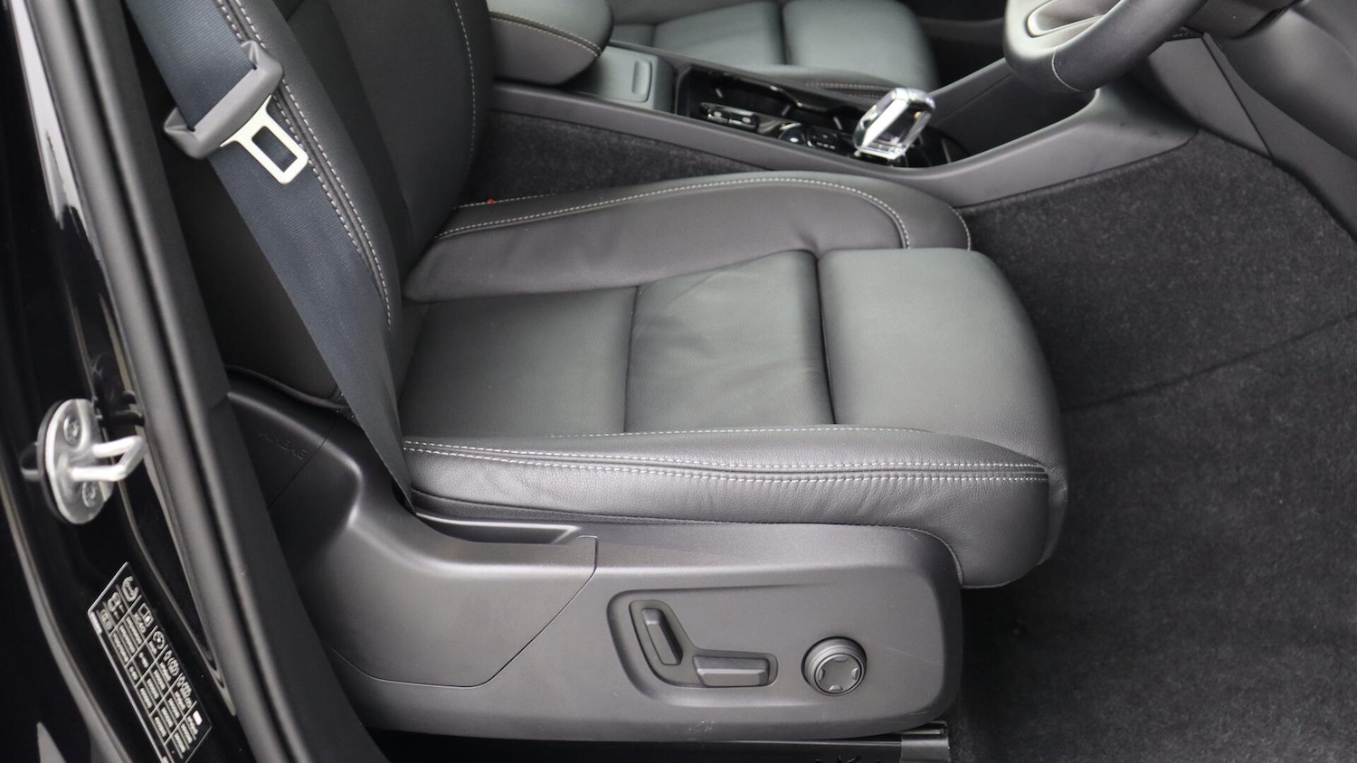 Used Volvo XC40 2025 for sale - 76158975: Photo 29