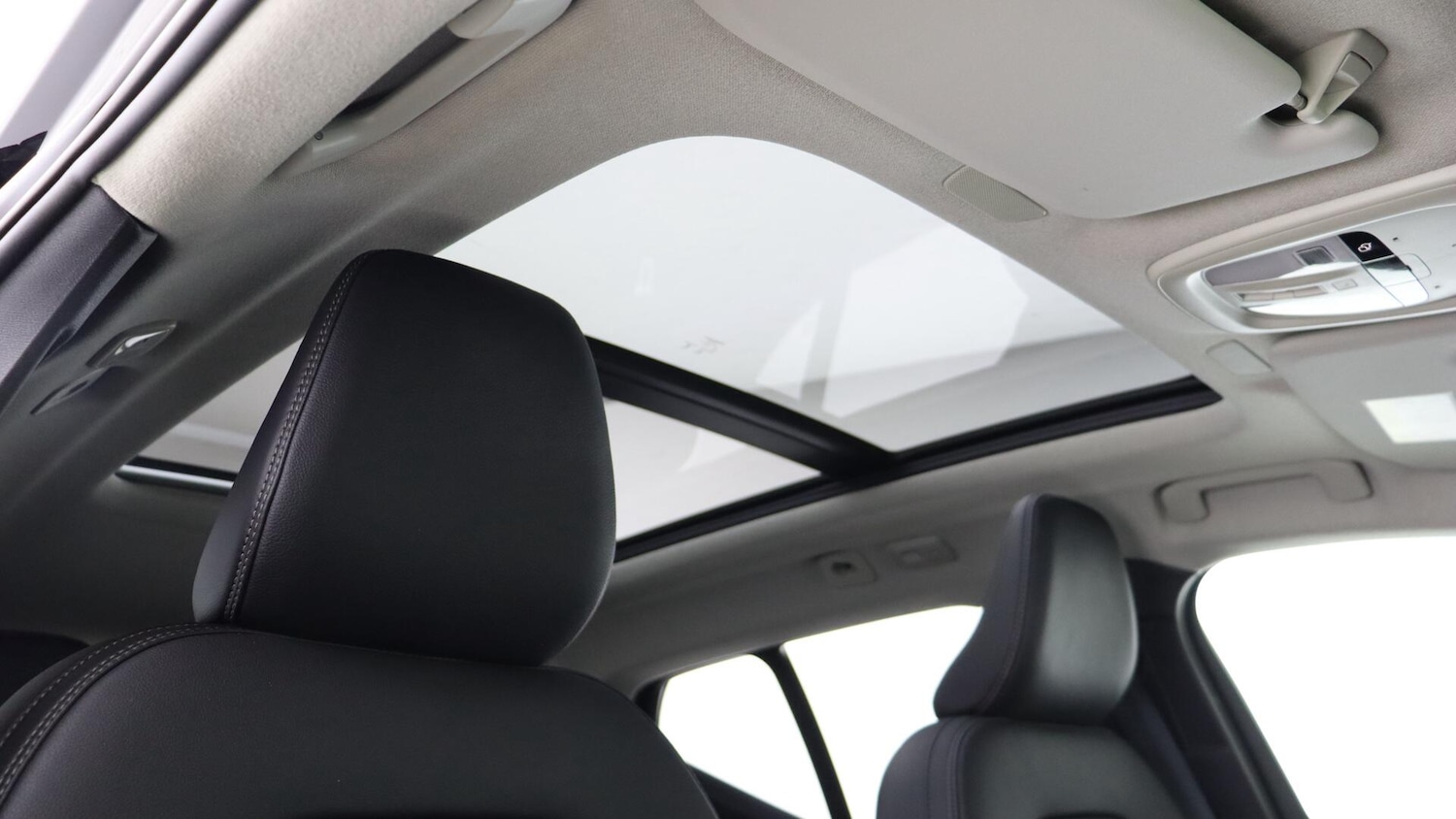 Used Volvo XC40 2025 for sale - 76158975: Photo 30